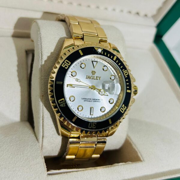 Relógio Dourado Com Preto (Fundo Branco) Modelo Rlex Jagley - Imagem 3